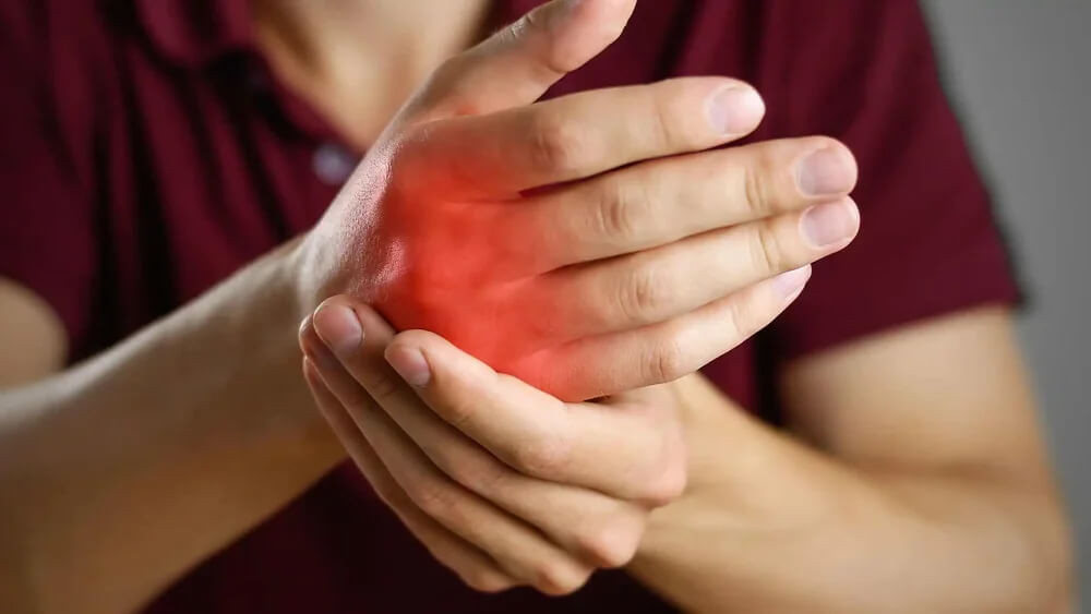 Боль в кистях рук