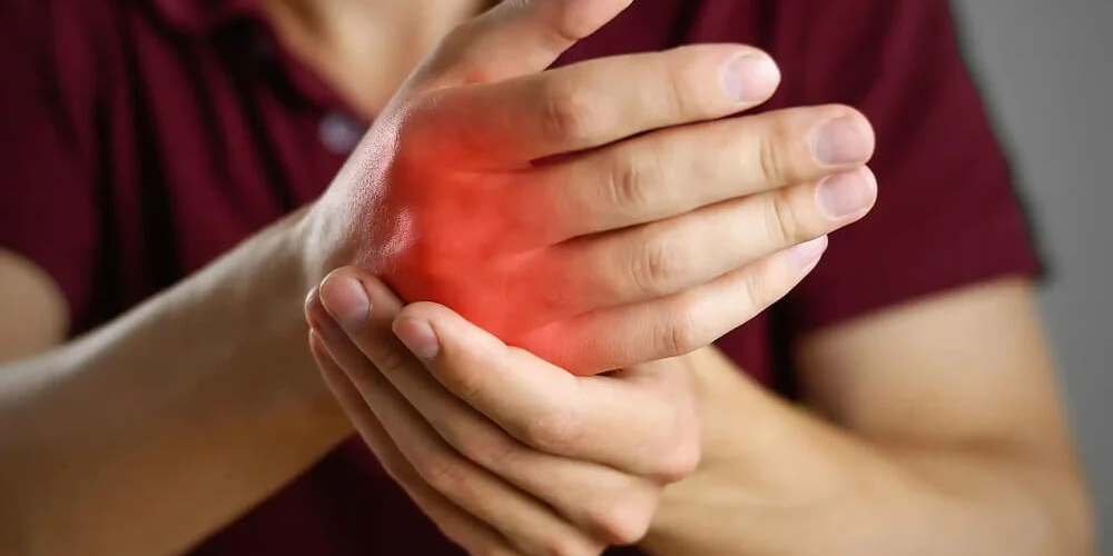 Боль в кистях рук